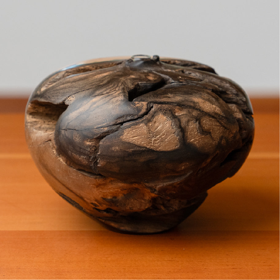 木のしつらゑ<br>「BLACK PERSIMMON・黑柿」 <br>唐茄子の一輪挿し