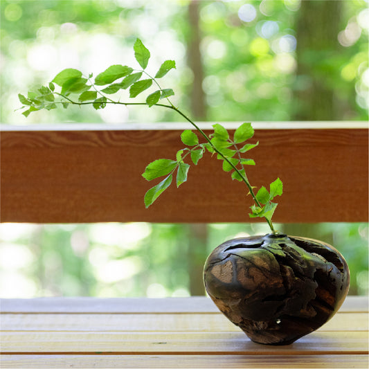 木のしつらゑ<br>「BLACK PERSIMMON・黑柿」 <br>唐茄子の一輪挿し